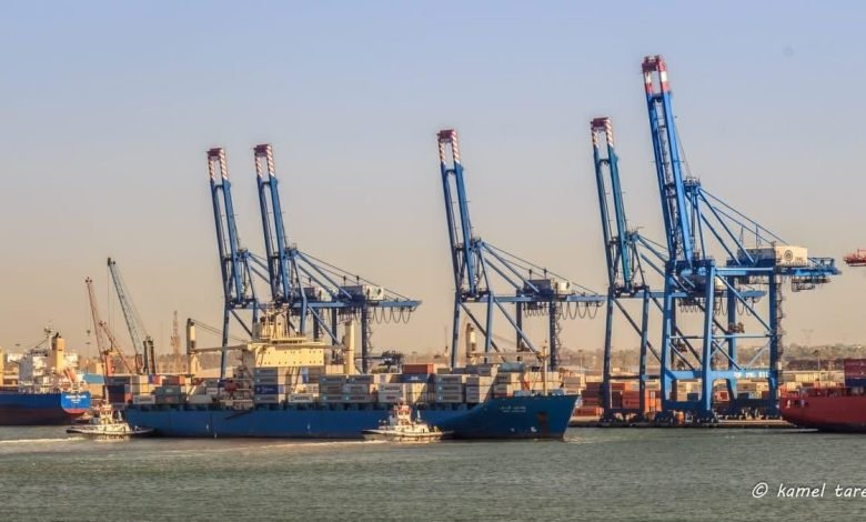 ميناء-دمياط-:-بلغت-عدد-حركة-الشاحنات-دخولًا-وخروجاً-6491-حركة