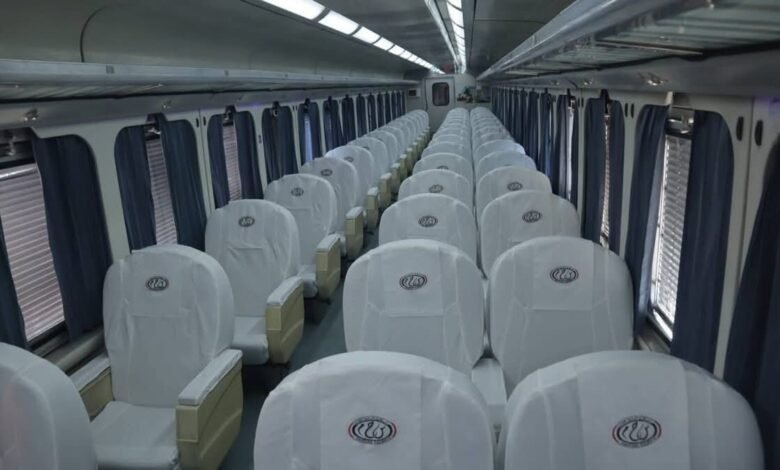 يقف-في-3-محطات-فقط.-مواعيد-وأسعار-تذاكر-قطار-البريميم-1090-من-القاهرة-لأسوان