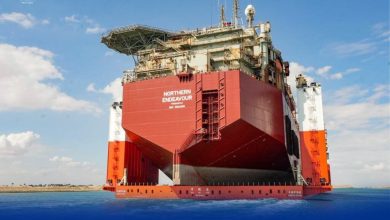 إحدى-أكبر-سفن-حاملات-المثقلات-في-العالم.-قناة-السويس-تشهد-عبور-سفينة-الغطس-hua-rui-long