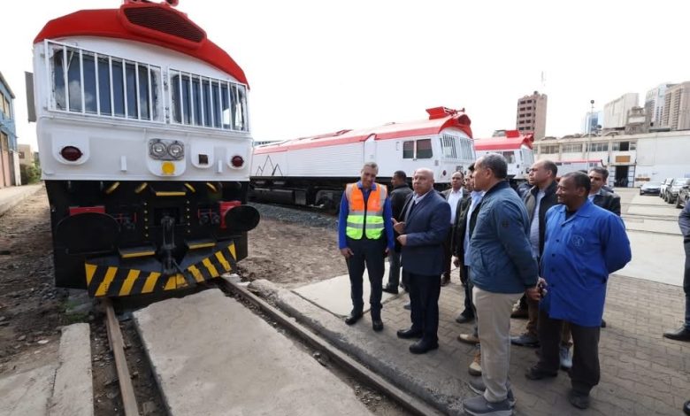 وزير-النقل-يتفقد-ورش-إيرماس- المتخصصة-في-عمرة-وصيانة-جرارات-السكك-الحديدية