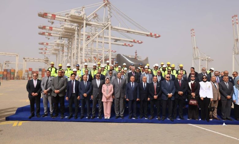 كامل-الوزير-يشهد-انطلاق-التشغيل-التجريبي-التجاري-لمحطة-الحاويات-«تحيا-مصر -1»-بميناء-دمياط