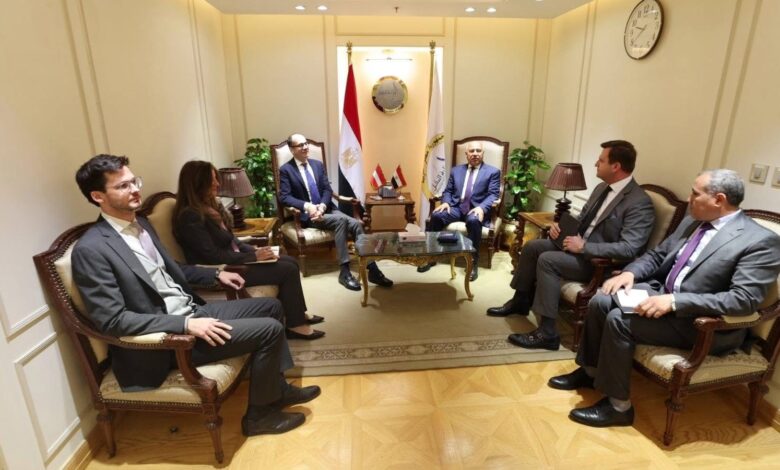 مصر-تبحث-مع-النمسا-إنشاء-مركز-إقليمي-لصيانة-ماكينات-تجديدات-السكة-وإنتاج- -قطع-الغيار