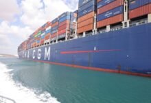 تقرير-دولي-:-10%-من-سفن-الحاويات-عالق-في-مضيق-هرمز