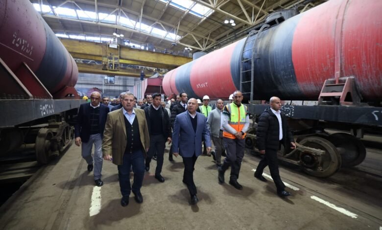 وزير-النقل-يتفقد-ورش-عربات-جبل-الزيتون-بالإسكندرية-المتخصصة-في-إجراء-العمرات-والتطوير-الشامل-للعربات