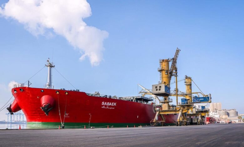 ميناء-دمياط-:-بلغت-حركة-الشاحنات-دخولًا-وخروجاً-6490-حركة-بالميناء 