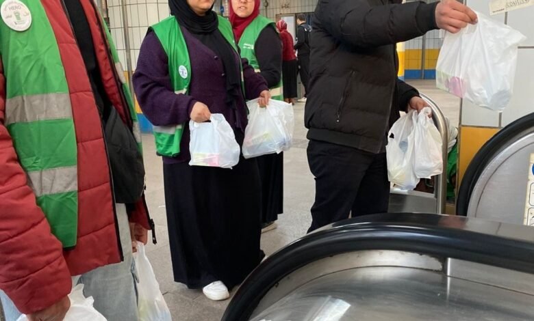 مترو-الأنفاق:-الانتهاء-من-توزيع-60-ألف-وجبة-خفيفة-لإفطار-صائم-بعدد-من-محطات-المترو-التبادلية