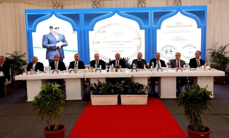 وزير-النقل-يتناول-وجبة-الإفطار-مع-العاملين-بالشركة-القابضة-للنقل-البحري-والبري-وشركاتها-التابعة