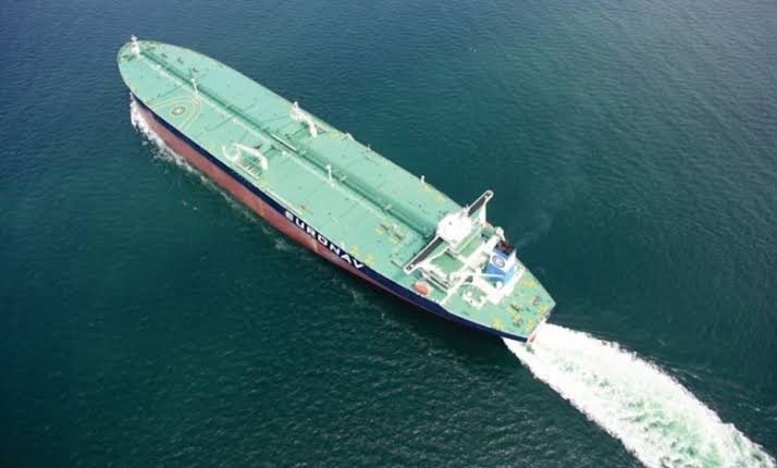 intermodal:-شلل-الملاحة-في-مضيق-هرمز-يعطل-سوق-ناقلات-النفط