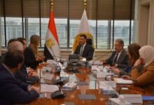  وزير-الصناعة-يستعرض-مع-«مرسيدس-بنز-إيجيبت»-فرص-توطين-صناعة-السيارات-وتعميق-المكون-المحلي