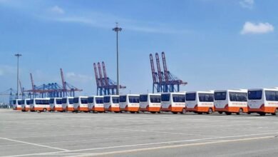 رصيف-محطة-تداول-السيارات-بميناء-شرق-بورسعيد-يشحن-100-حافلة-مُصنّعة-محليًا-الي-دولة-غانا 