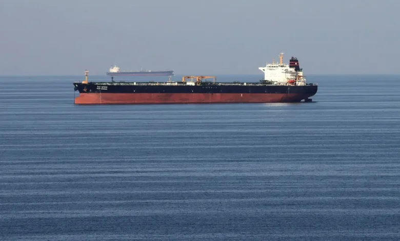 windward:-ناقلات-البضائع-ترسم-مسارًا-جديدًا-للخروج-من-مضيق-هرمز