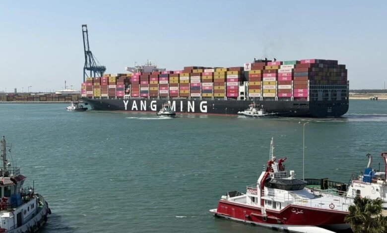 ميناء-دمياط-:-تستقبل-سفينة-الحاويات-العملاقة-«-ym-truth-»-القادمة-من-سنغافورة