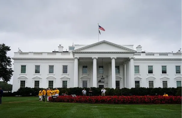 أمريكا-تتراجع-عن-قرار-تسيير-قوافل-بحرية-لاستئناف-عبور-مضيق-هرمز