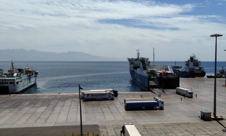 إعادة-فتح-ميناء-نويبع-البحري-مع-استمرار-غلق-ميناء-الغردقة-بعد-تحسن-الاحوال-الجوية 