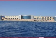 بعد-تحسن-الأحوال-الجوية.-إعادة-فتح-ميناء-السويس-واستئناف-الحركة-الملاحية