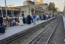 «لازم-تشترى-أكتر-من-حاجة».-استياء-من-المواطنين-لاستغلال-المحلات-التجارية-على-أرصفة-محطة-الجيزة