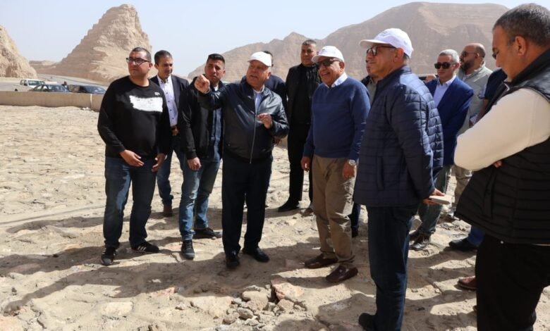 وزيرا-النقل،-والكهرباء-،-يتفقدان-منطقة-جبل-الجلالة-لبدء-عدد-من-المشروعات-لتوليد-الكهرباء-من-طاقة-الرياح.