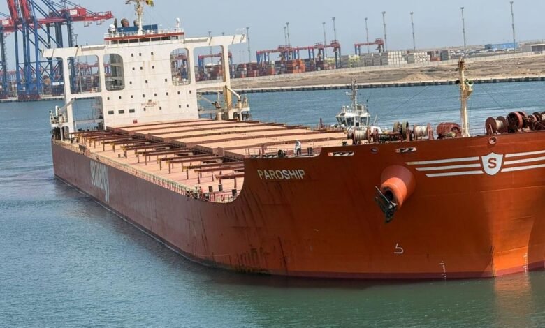 ميناء-شرق-بورسعيد-يستقبل-السفينة-«mv-paroship»-أكبر-سفينة-صب-جاف-ترسو-في-ميناء-مصري