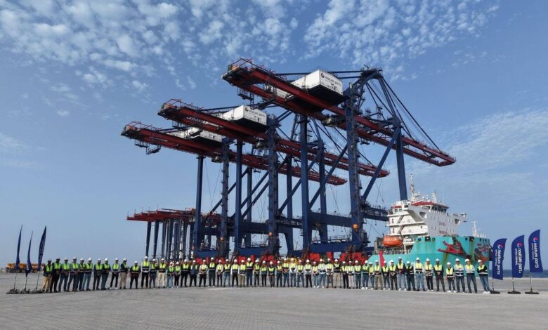 وزير-النقل-يعلن-وصول-ثلاث-أوناش-رصيف-عملاقة-وعدد-6-أوناش-ساحة- لمحطة-سفاجا-2-متعددة-الاغراض 