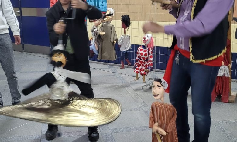 بعروض-الاراجوز.-محطة-مترو-العباسية-تستقبل-ابتسامات-الاطفال-والجمهور