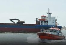 وحدات-قناة-السويس-تنجح-في-إنقاذ-طاقم-صال-خدمات-بحرية-ونقل-شحنته-بعد-اندلاع-حريق-خلالتواجده-بغاطس-السويس