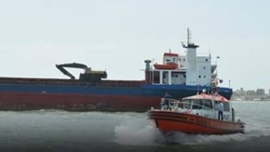 وحدات-قناة-السويس-تنجح-في-إنقاذ-طاقم-صال-خدمات-بحرية-ونقل-شحنته-بعد-اندلاع-حريق-خلالتواجده-بغاطس-السويس