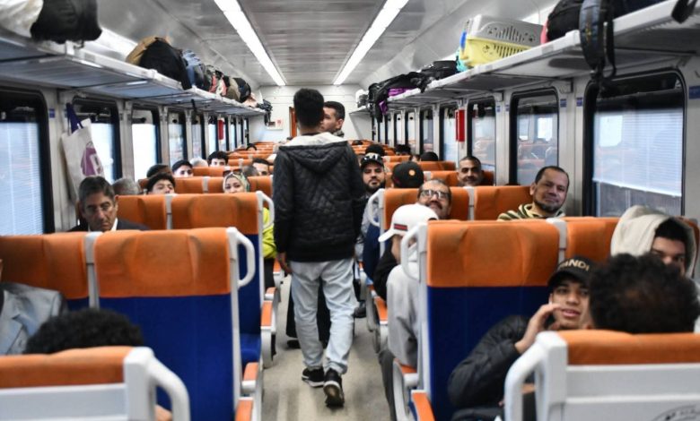 إقبال-جماهيري-ملحوظ-على-«قطار-النزهة»-لقضاء-عطلة-شم-النسيم-بالإسكندرية