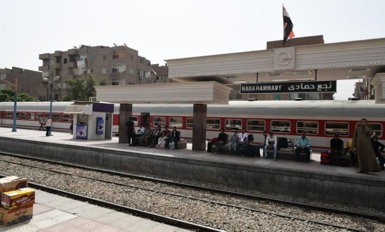 درجة-ثانية-بـ-220-جنيه.قطار-992 -فرنساوى-مطور-«القاهرة-ـ-نجع-حمادى»