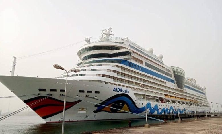 على-متنها-2715-سائح.-الرصيف-السياحي-بميناء-غرب-بورسعيد-يستقبل-السفينة-السياحية-aida-stella