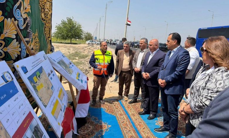 رئيس-الوزراء-يتفقد-أعمال-تطوير-ورفع-كفاءة-أحد-الطرق-خارج-مسار-الزيارة