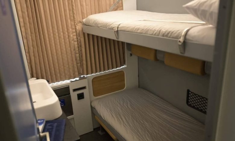 سعر-الكبينة-إيليت-1890-جنيهاً.-تفاصيل-قطار1087-نوم-«أسوان-ـ-بشتيل»