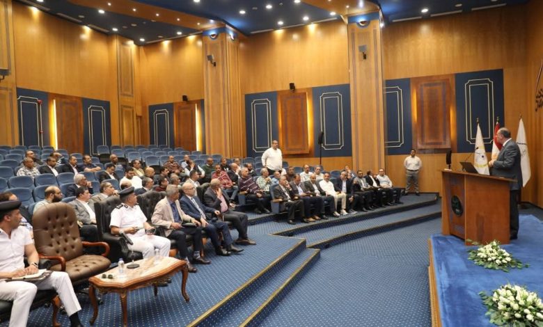 لتعزيز-كفاءة-التشغيل.-ميناء-الإسكندرية-يعقد-اجتماعا-تنسيقياً-مع-أعضاء-المجتمع-المينائي 