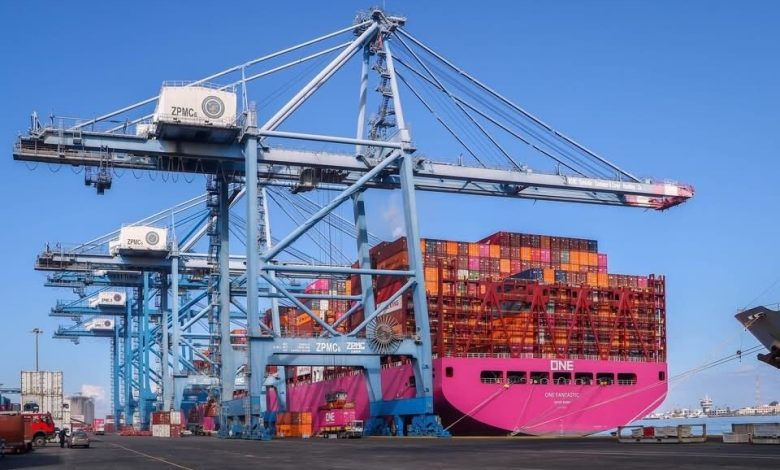 موانئ-البحر-الأحمر-تشهد-تحرك-10-سفن-بإجمالي-106-ألف-طن-من-البضائع 