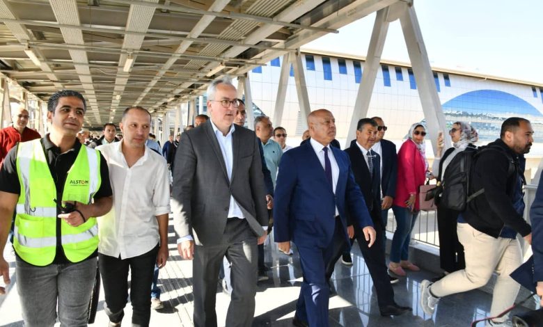 المونوريل-مجانا-لمدة-3-أيام.-النقل-تعلن-تشغيل-القطار-المعلق-رسميا-للجمهور