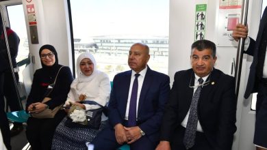 مع-بدء-التشغيل-الرسمي.-وزير-النقل-يستقل-قطار-المونوريل-متوجها-إلى-مقر-الوزارة-بالعاصمة-الجديدة