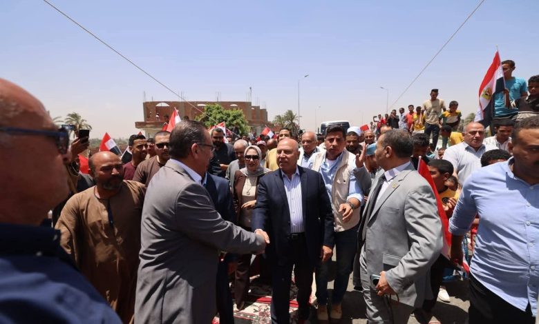 في-اليوم-الثاني-لجولته-بصعيد-مصر.-وزير-النقل-يشهد-التشغيل-التجريبي-لكوبرى-أعلى-مزلقان-أبو-شوشة-بقنا 