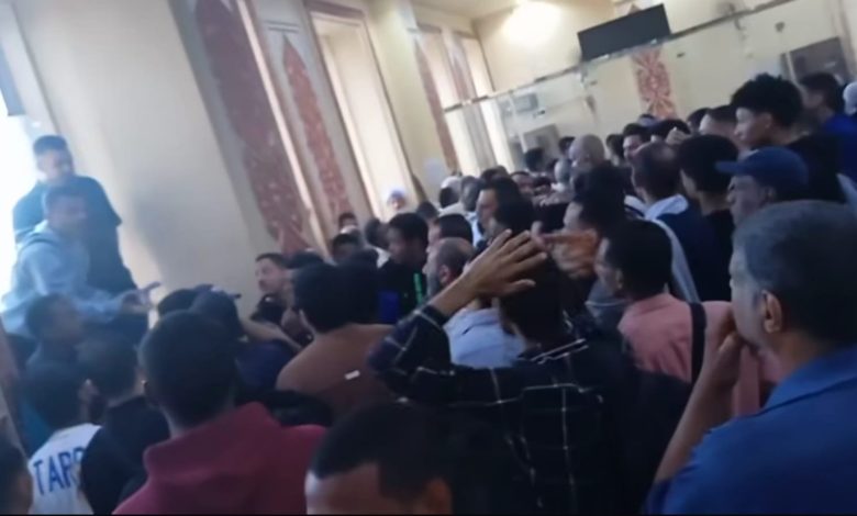 لحجز-تذاكر-العيد.-شبابيك-محطة-«رمسيس»-تشهد-زحام-شديد-من-قبل-المواطنين-(فيديو)