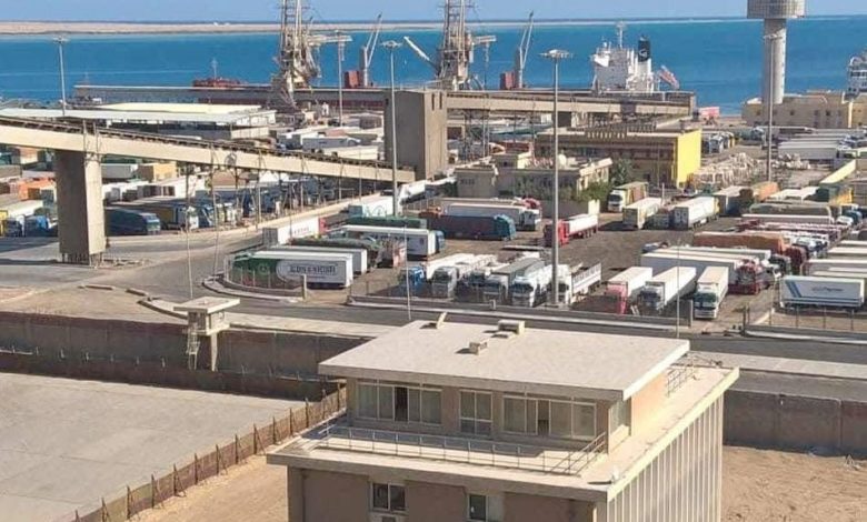 موانئ-البحر-الأحمر-:-تداول -18-ألف-طن-من-البضائع-و-1011-شاحنة