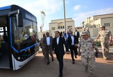 مدبولي-يستقل-الأتوبيس-المخصص-للموظفين-ويتفقد-عدد-من-مشروعات-العاصمة-الجديدة