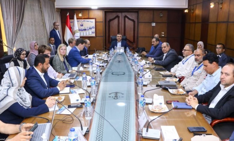 ميناء-دمياط-يستقبل-وفداً-دولياً-لدراسة-جاهزيته-كميناء-محورى-لتموين-السفن-بالوقود-البديل 