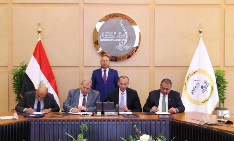 وزير-النقل-يشهد-توقيع-عدد-من-العقود-لإنشاء-وتطوير-السكة-ونظم-الإشارات