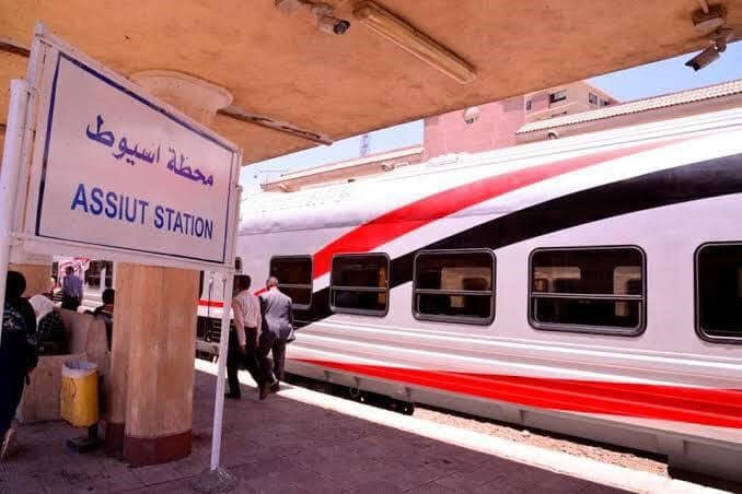 يقف-بمراكز-أسيوط-والمنيا-وبني-سويف.-مواعيد-أسعار-تذاكر-قطار-3502-«ثالثة-مكيفة»
