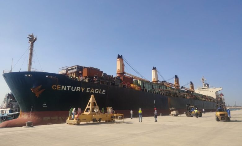 ميناء-السخنة-يستقبل-السفينة-century-eagle-المحملة-بمستلزمات-مصانع-وخامات-pta