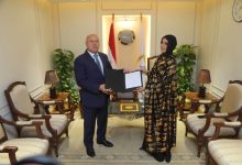 الوزير-يكرم-ليلى-الأسوانية-تقديرًا-لموقفها-الوطني-المشرف-في-التصدي-لرشق-أحد-القطارات-بالحجارة