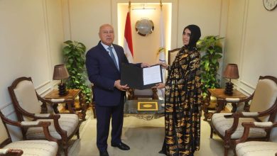 الوزير-يكرم-ليلى-الأسوانية-تقديرًا-لموقفها-الوطني-المشرف-في-التصدي-لرشق-أحد-القطارات-بالحجارة