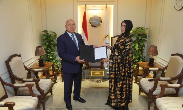الوزير-يكرم-ليلى-الأسوانية-تقديرًا-لموقفها-الوطني-المشرف-في-التصدي-لرشق-أحد-القطارات-بالحجارة