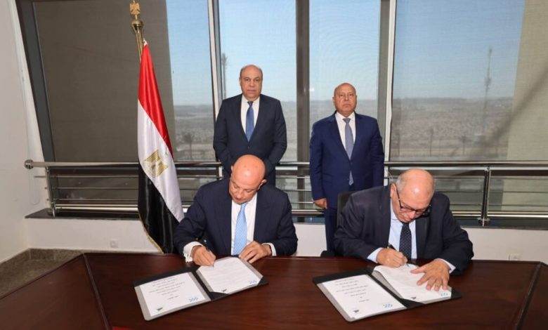 توقيع-بروتوكول-بين-«النقل»-و«الطيران-المدني»-لتنفيذ-أعمال-مشروعات-رفع-كفاءة-وصيانة-الممرات-الرئيسية-والخدمية-والطرق-الداخلية-بالمطارات
